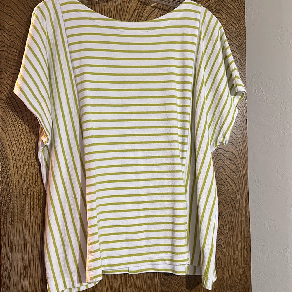 Short sleeve top